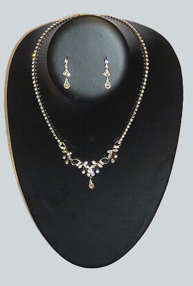 تشكيلة منوعة من مجوهرات الاعراس 2011/2012 اكسسوارات عرائس اقراط عقود ذهب الماس